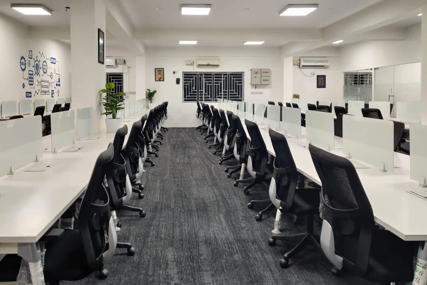 Desk – Hubstairs workspace