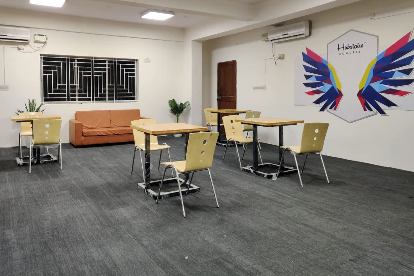 Desk – Hubstairs space