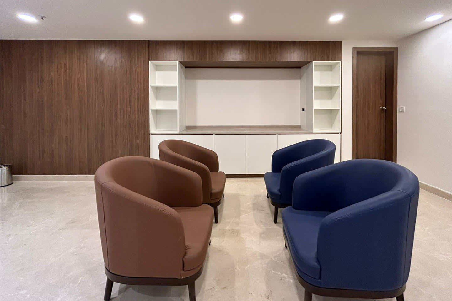 Incubex 909 Lavelle workspace