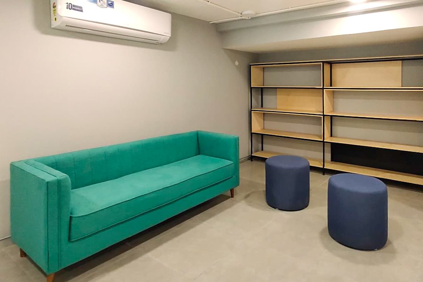 Incubex JPN interior