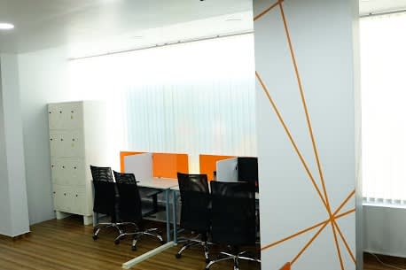 Opus Desk interior