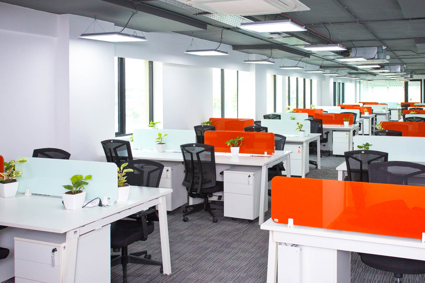 Smartworks DSR Techno Cube workspace