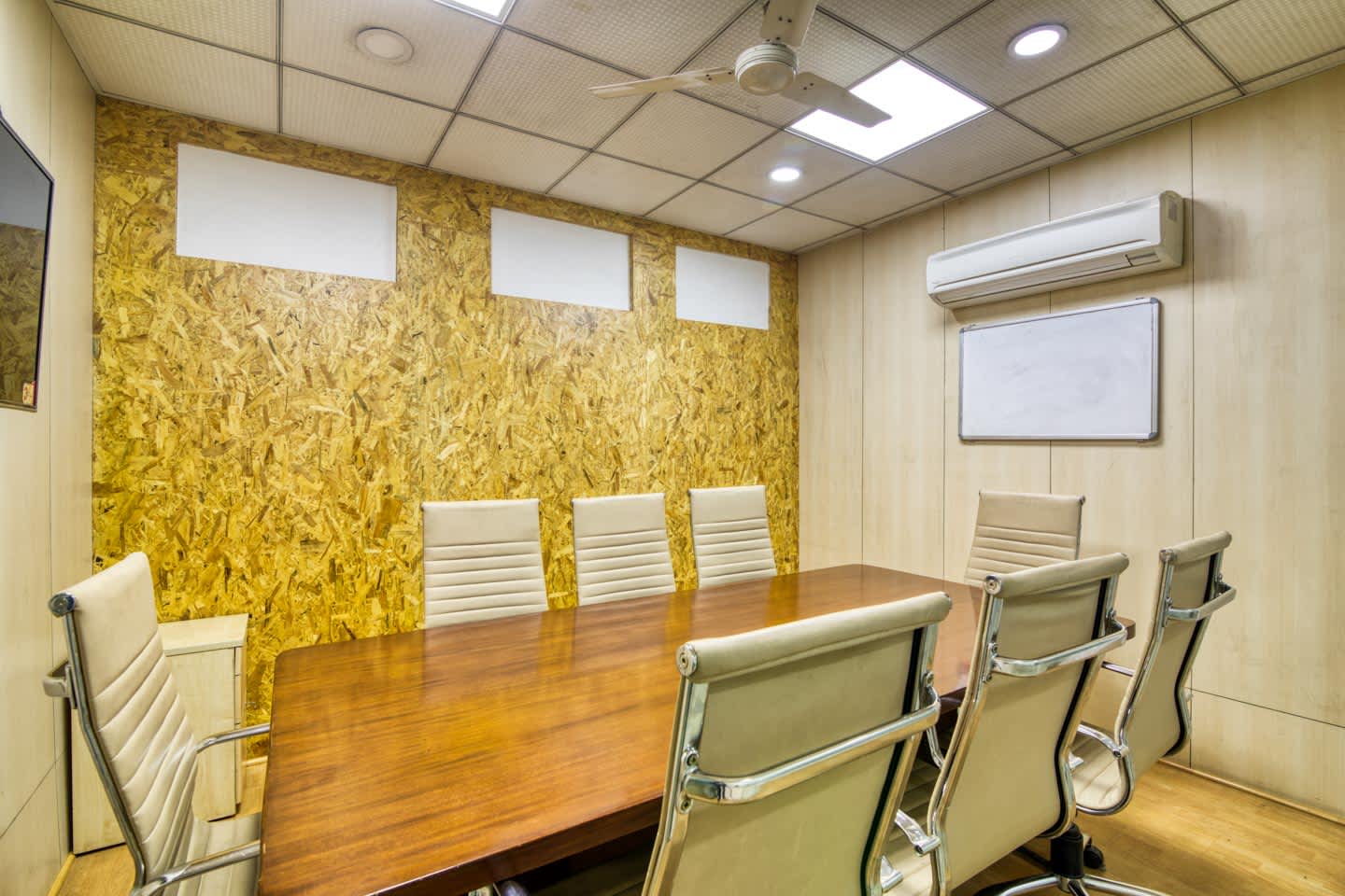 22 Workspace interior