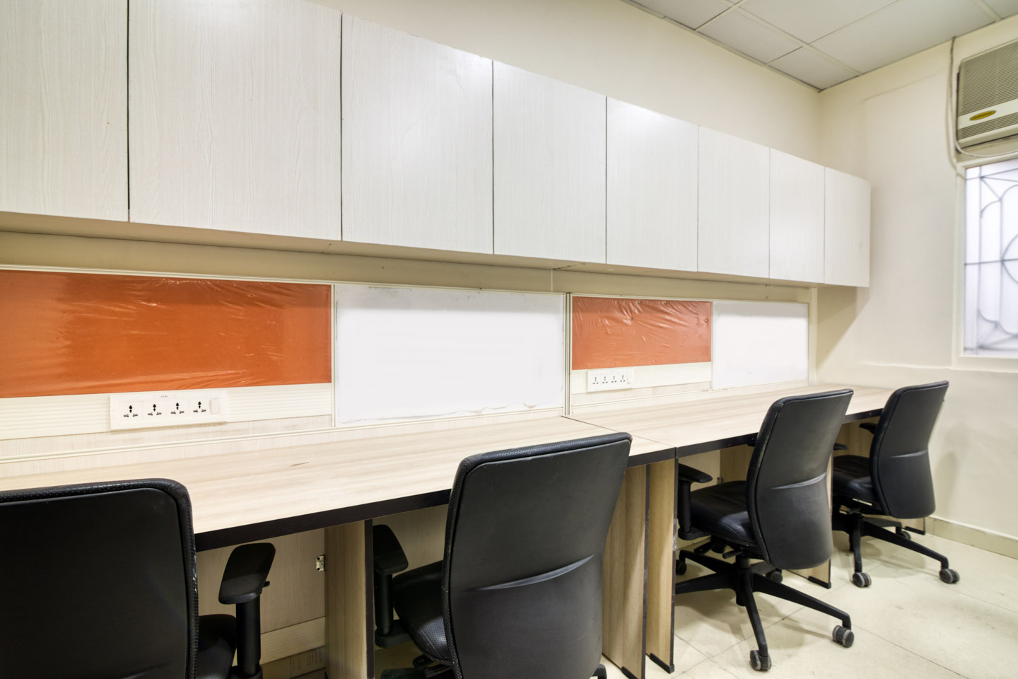 22 Workspace interior