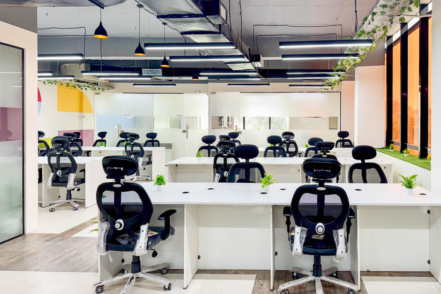 Desk – 4U Coworks interior