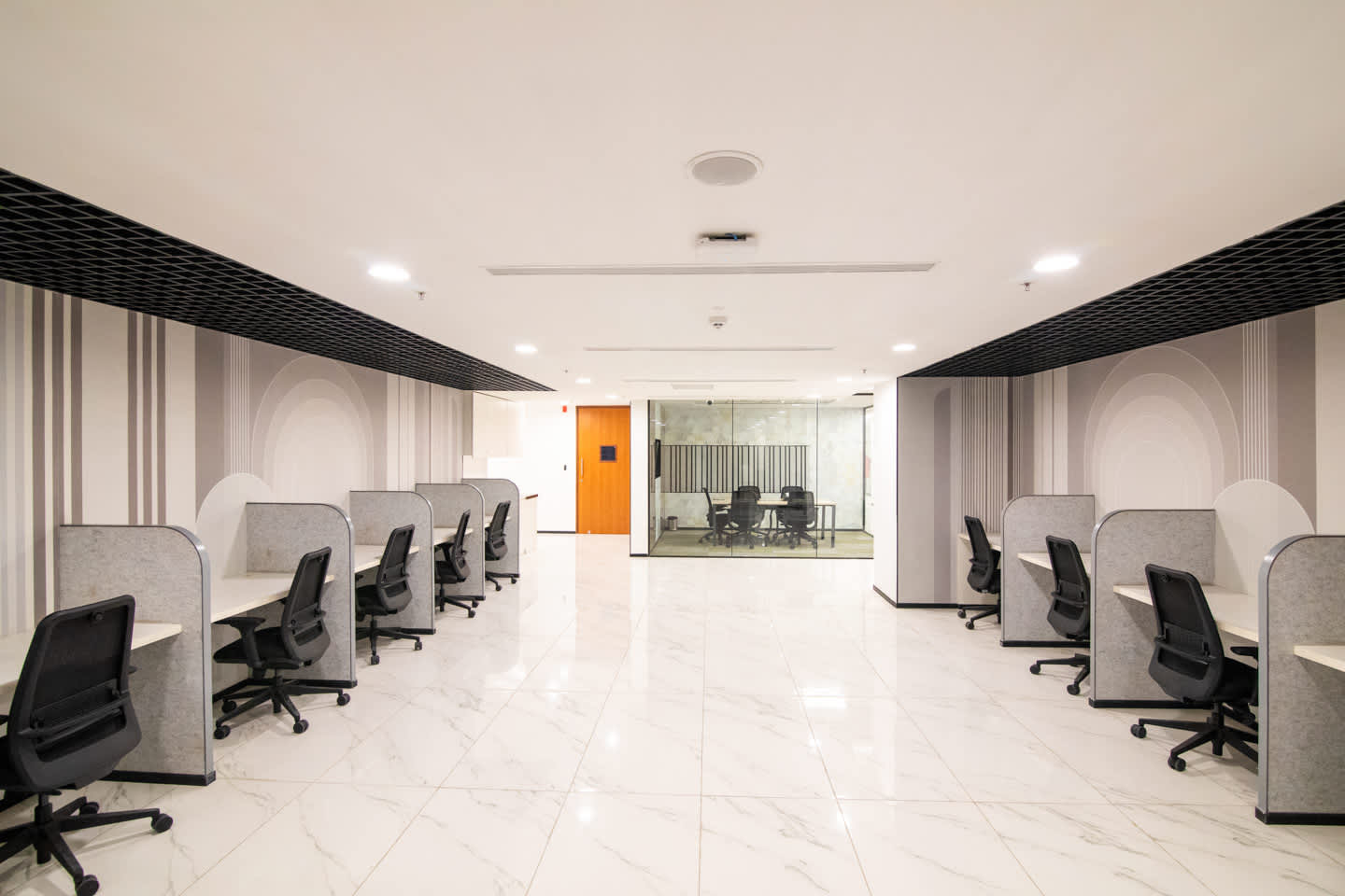 Aggarwal Metro Heights workspace