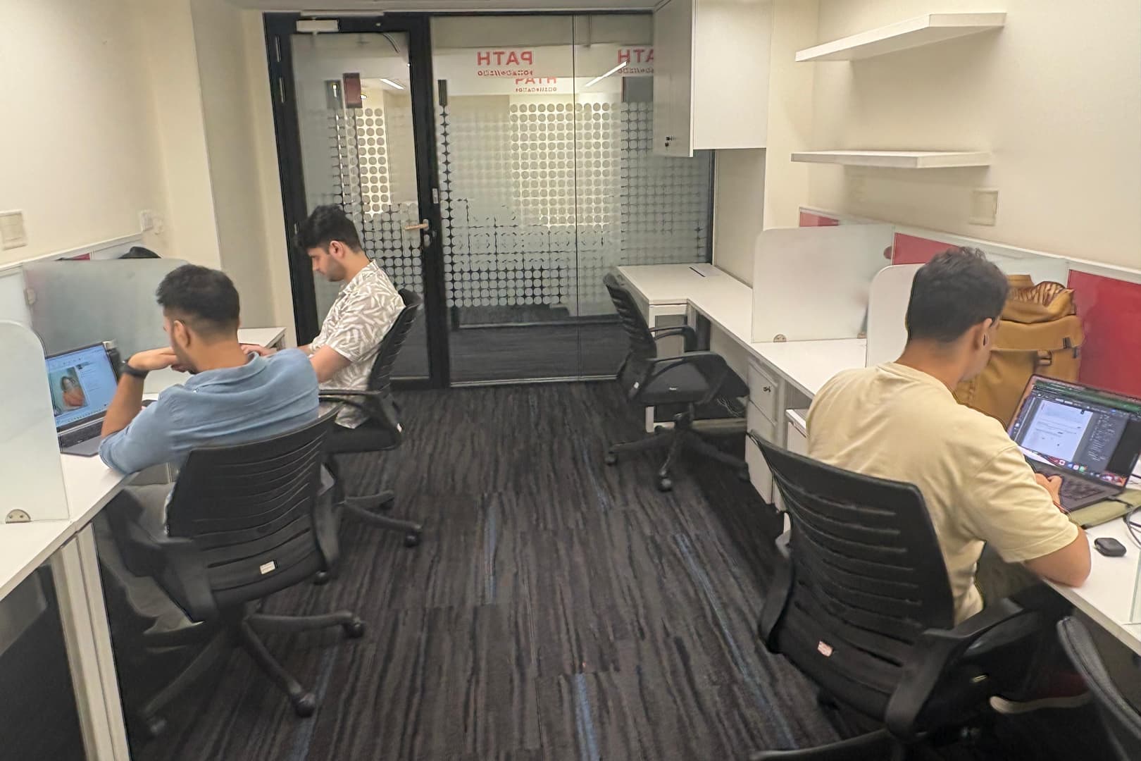 Desk – Apeejay Business Center interior