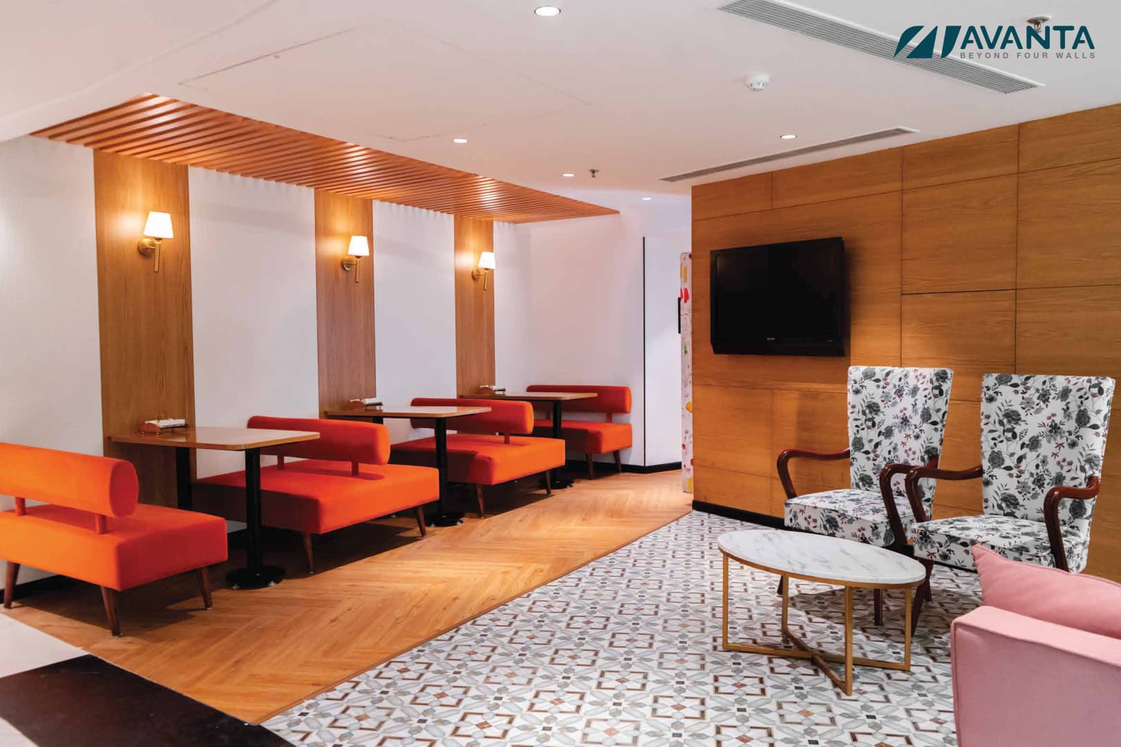 Desk – Avanta Business Centre interior