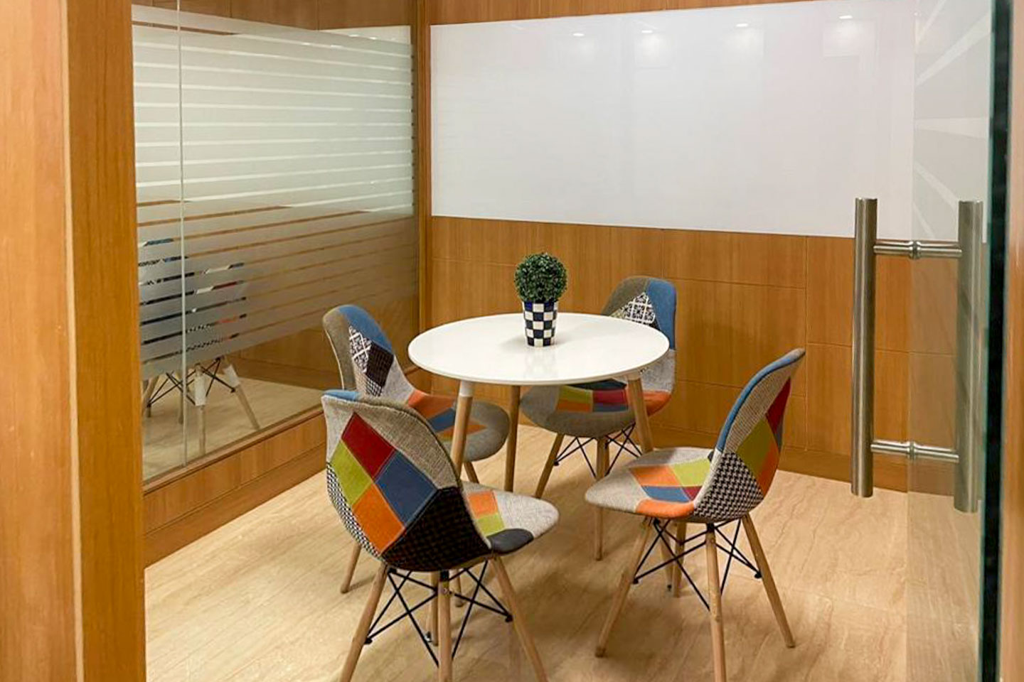 Hub And Oak interior