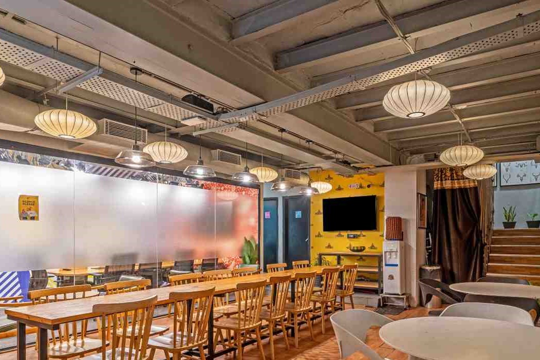 Desk – Innov8 interior