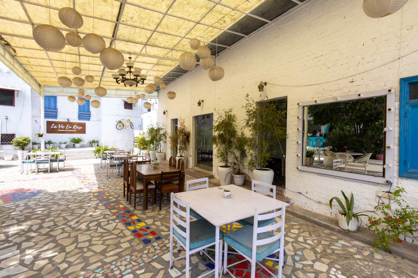 La Vie En Rose Coworking and Cafe workspace