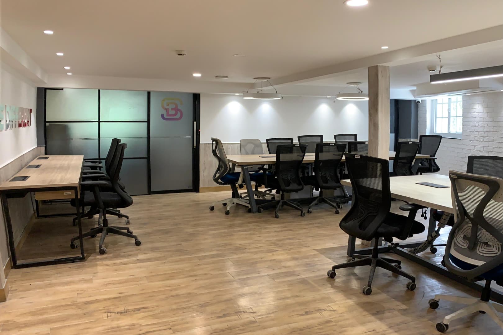 Desk – Pinnacle Space workspace