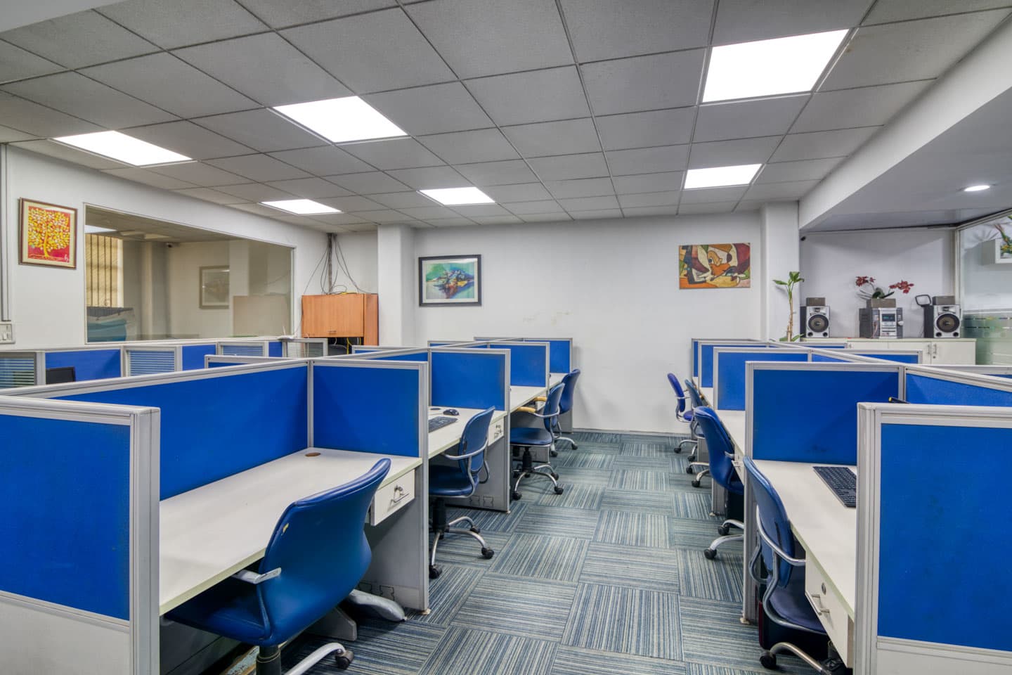 Symmetrical Coworking workspace