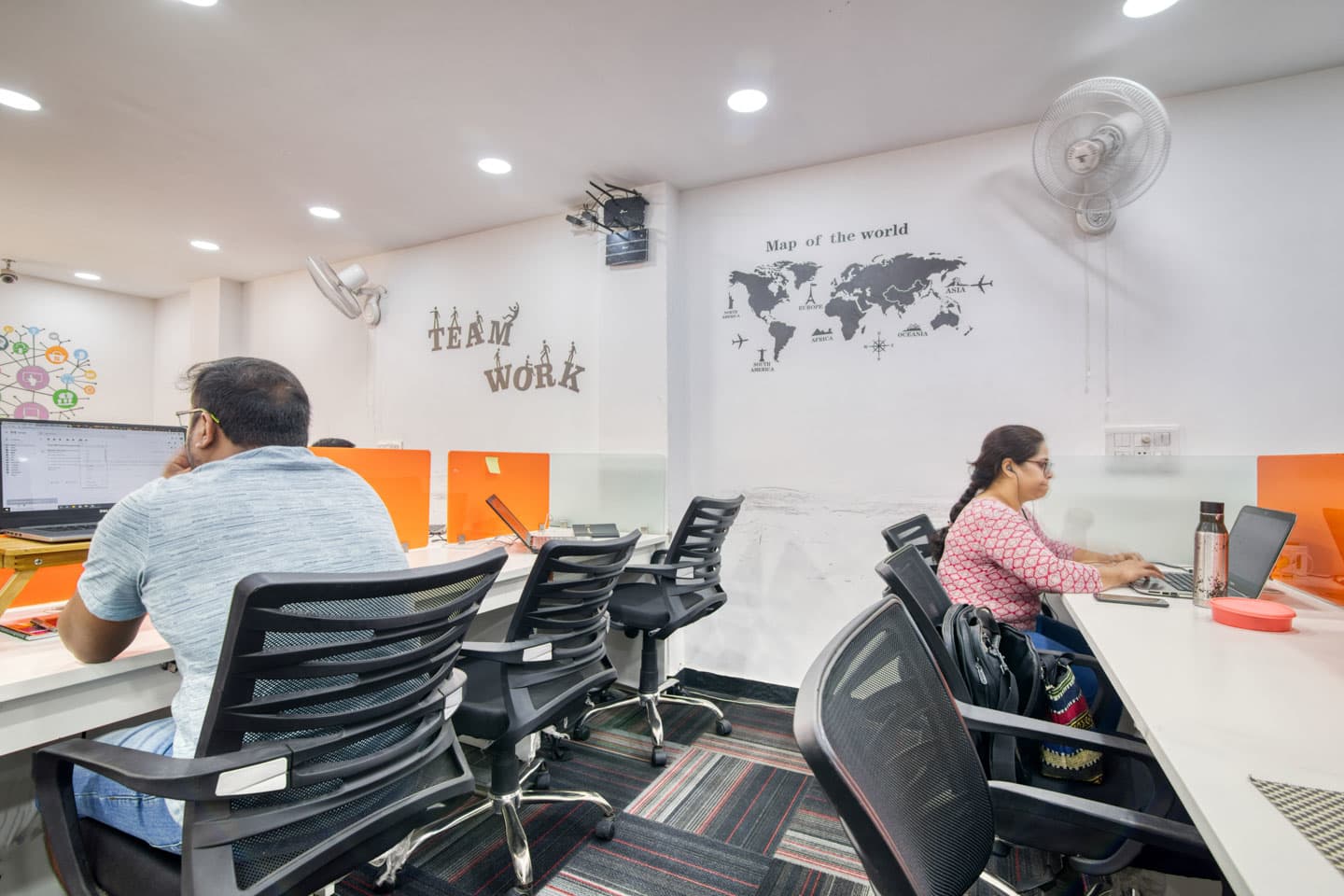 Desk – Team Station Cowork Space interior