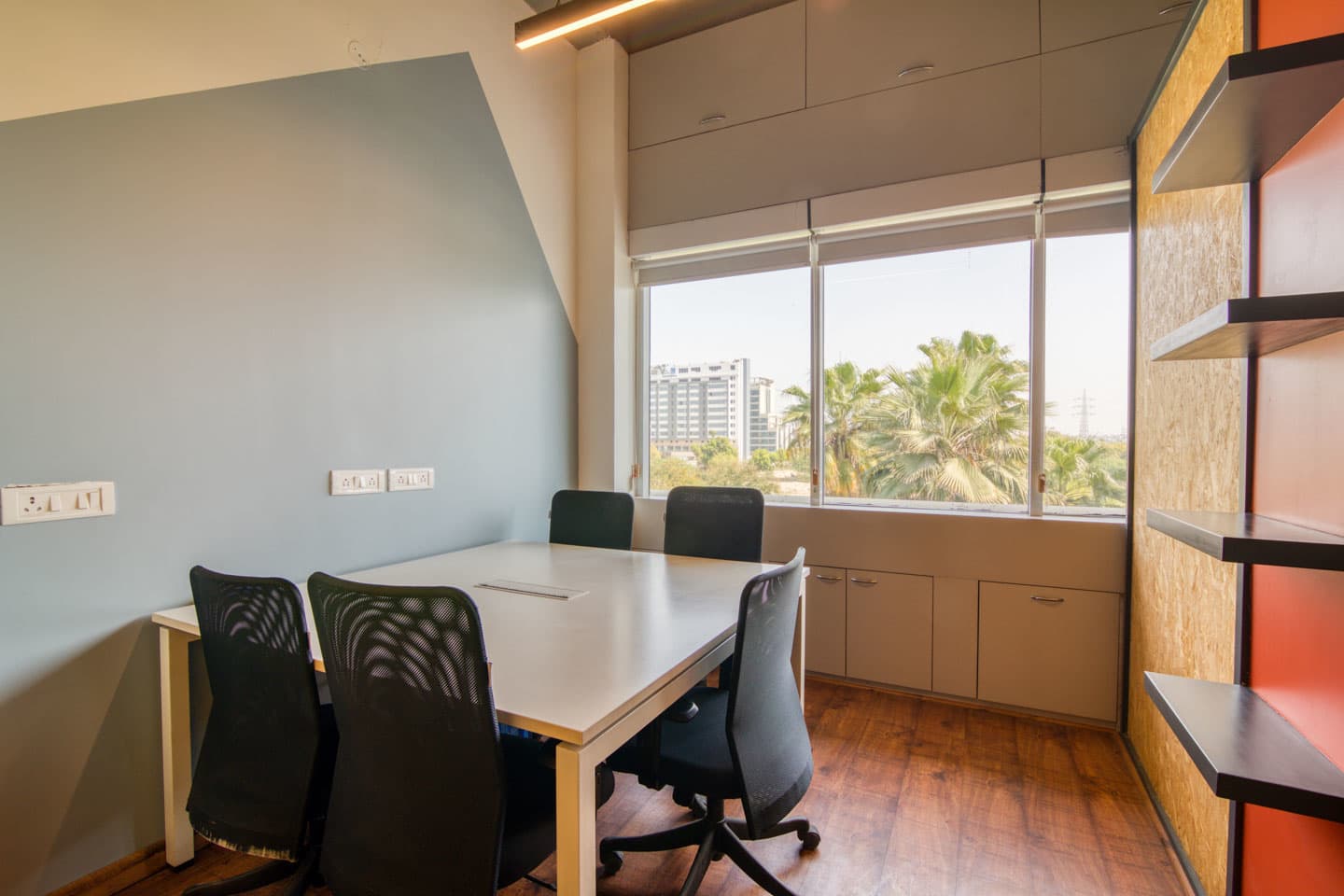 Workhive DLF Galleria Mall space