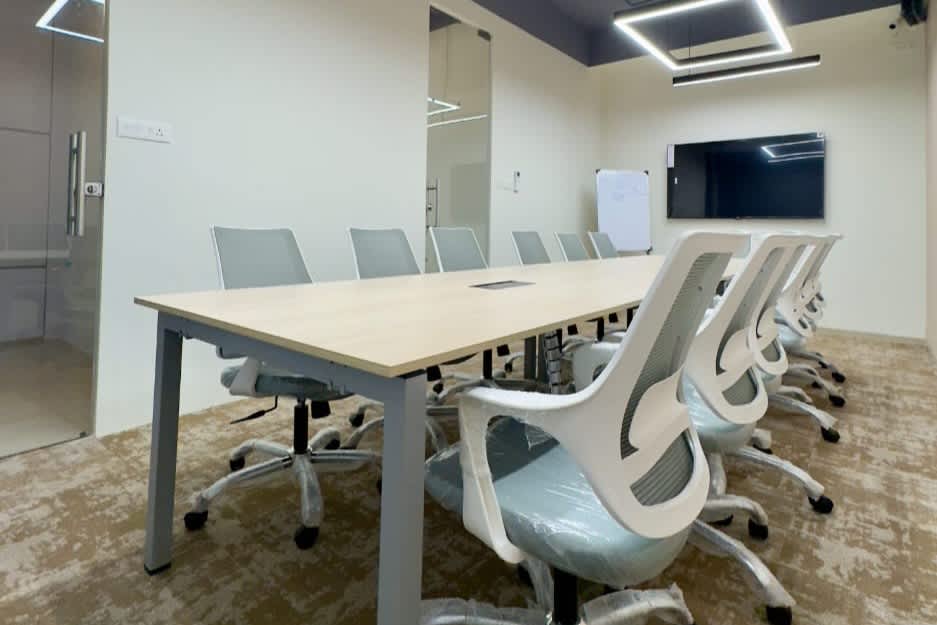 15 Seater Meeting Room interior