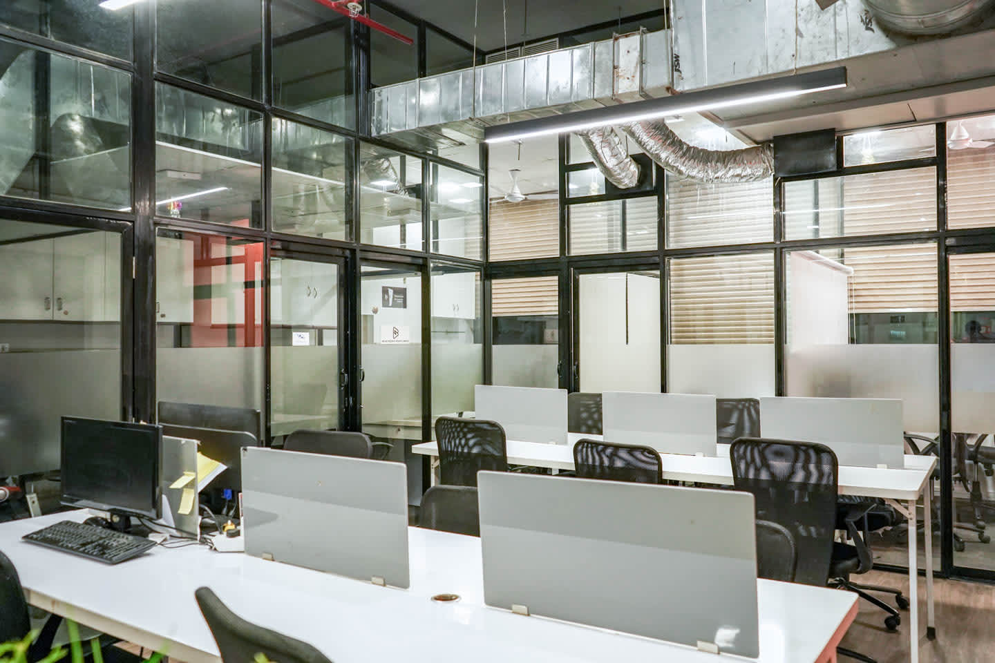BloomDesk Western Edge II interior