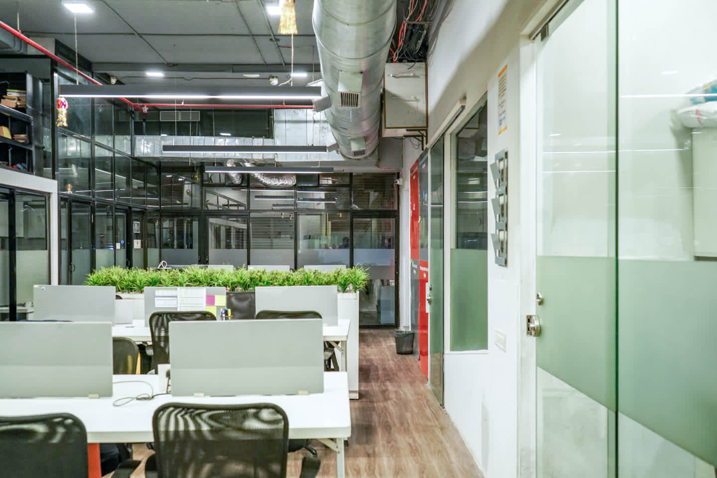 BloomDesk Western Edge II space