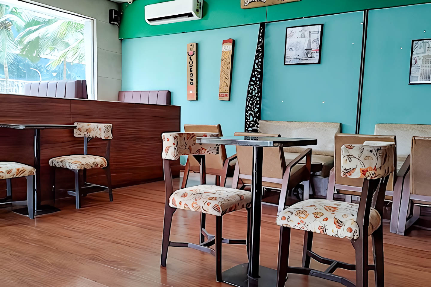 Desk – Love & Latte interior