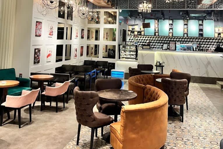 Desk – Love & Latte interior
