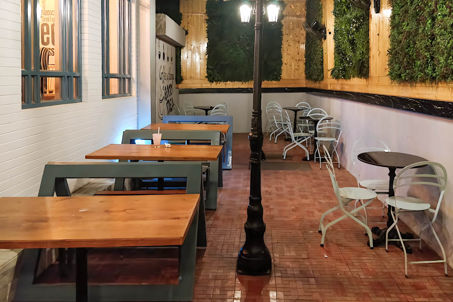 Desk – Love & Latte workspace