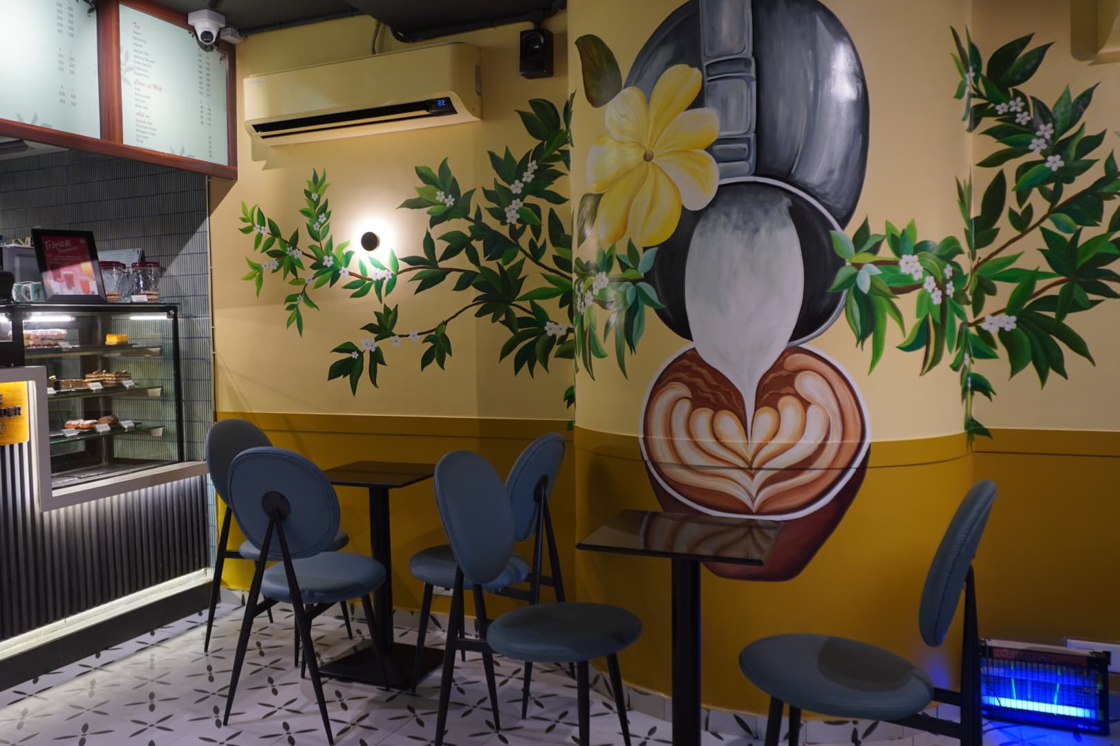 Desk – Love & Latte interior