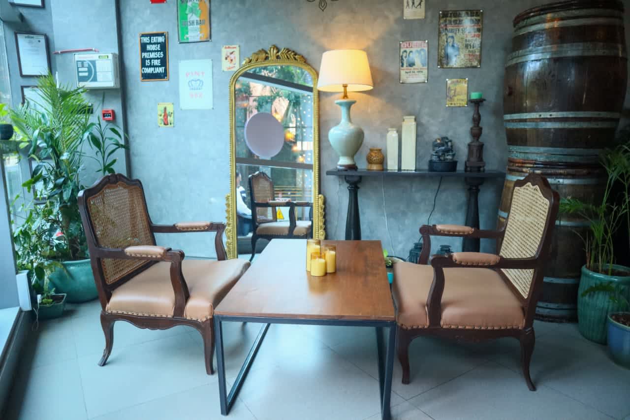 Desk – Pints of Wisdom interior