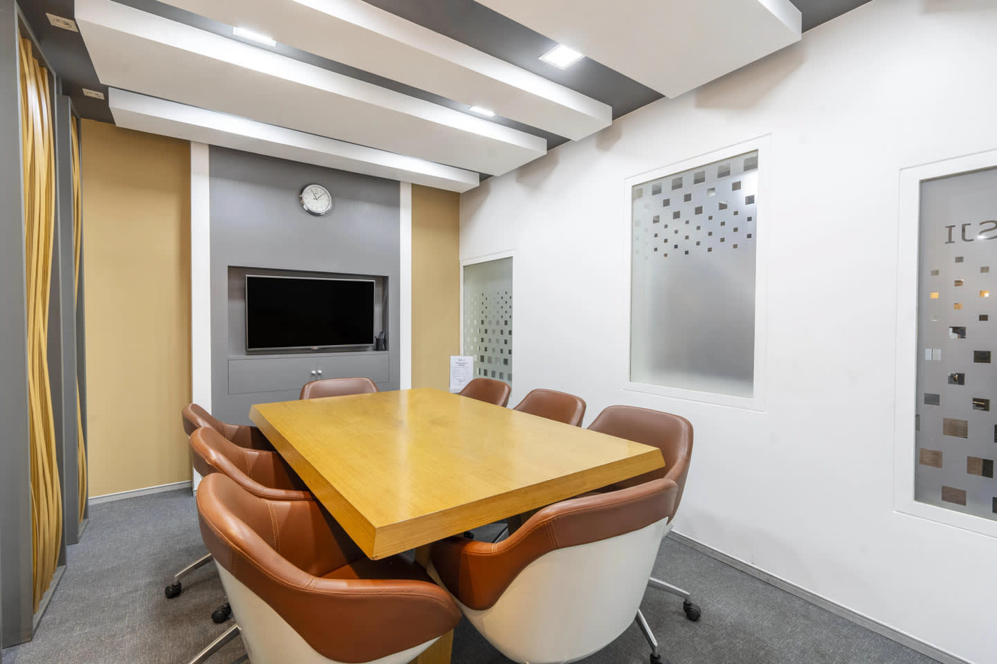 Regus Alpha interior