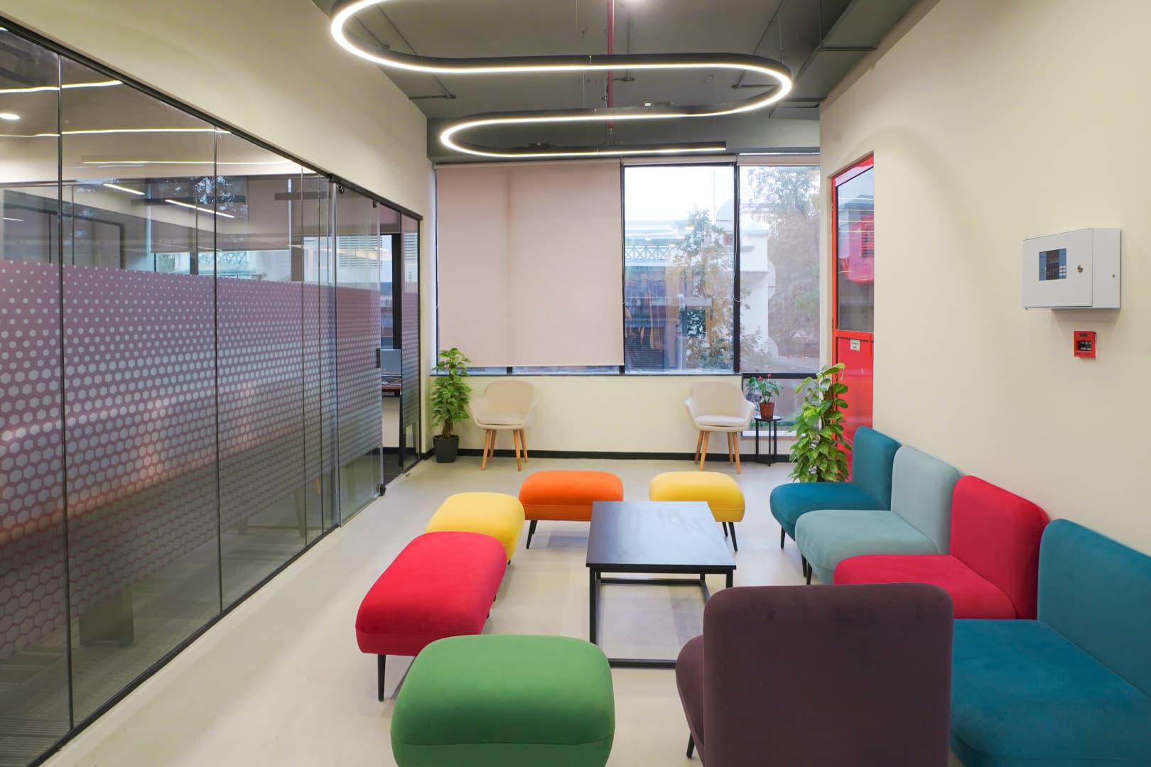 YesssWorks Aurum Q6 workspace